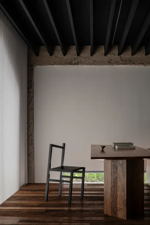 BLACK & WHITE STUDIO